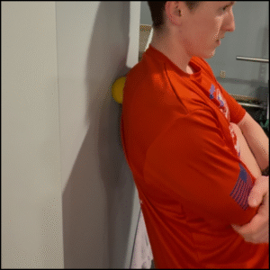 middle trap trigger point against a wall